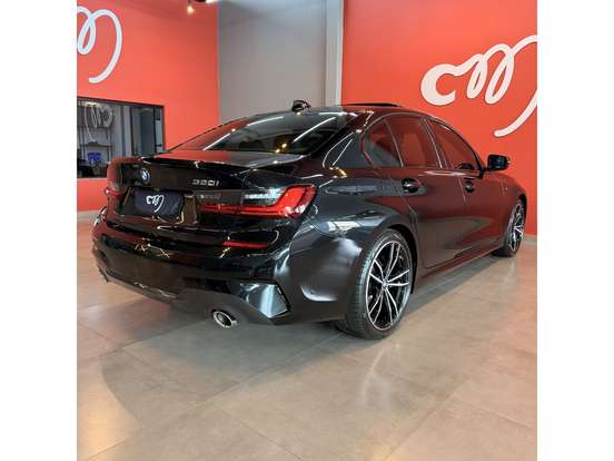 BMW-320i-2022