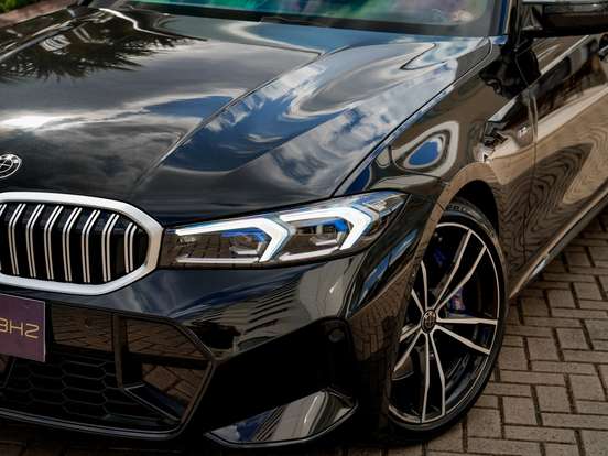 BMW-320i-2023