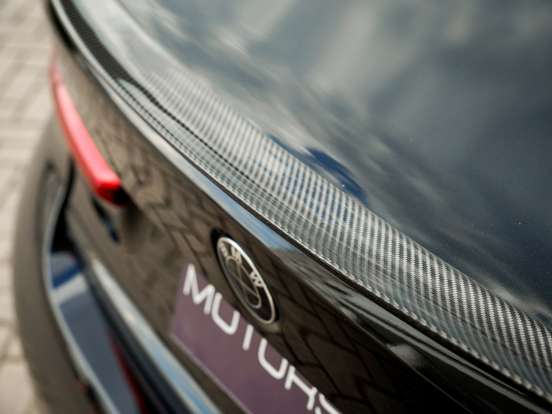 BMW-320i-2023