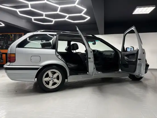 BMW-323i-2.5 TOURING 24V GASOLINA 4P MANUAL BMW-323i-1998