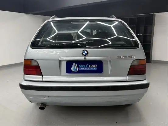 BMW-323i-1998