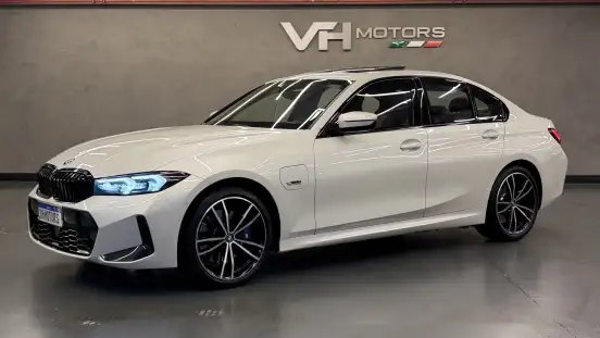 BMW-330e-2022