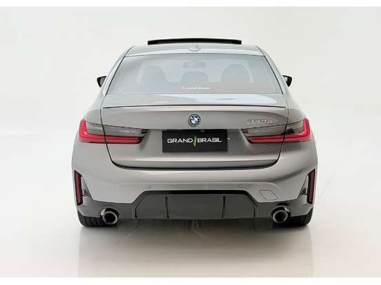 BMW-330e-2024