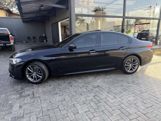 BMW-530i-2.0 16V TURBO GASOLINA M SPORT AUTOMÁTICO BMW-530i-2017