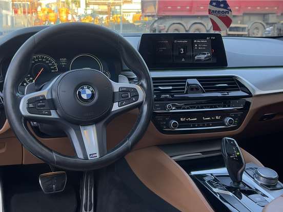 BMW-530i-2.0 16V TURBO GASOLINA M SPORT AUTOMÁTICO BMW-530i-2017