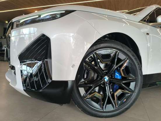 BMW-iX-2024