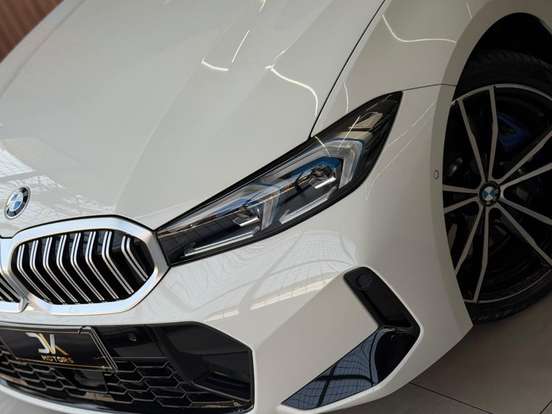BMW-320i-2023