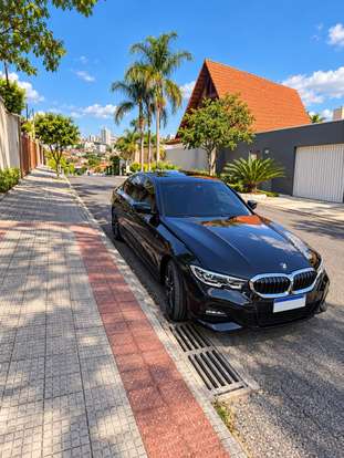 BMW-320i-2021