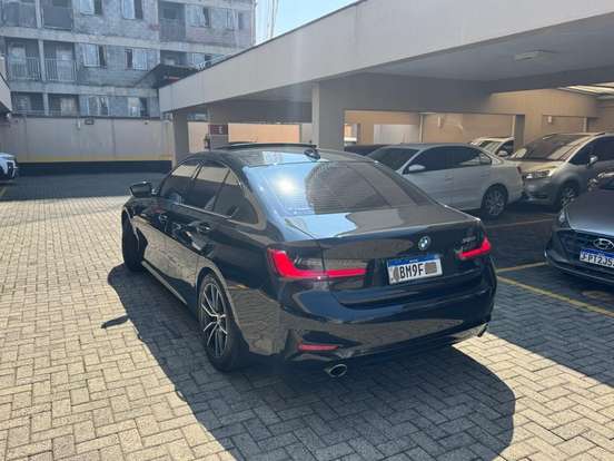 BMW-320i-2021