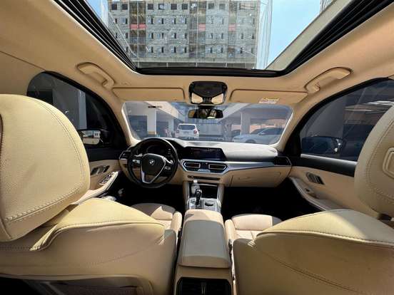 BMW-320i-2021