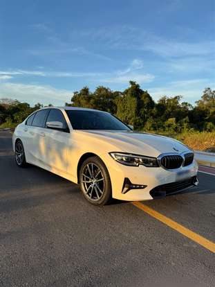 BMW-320i-2020