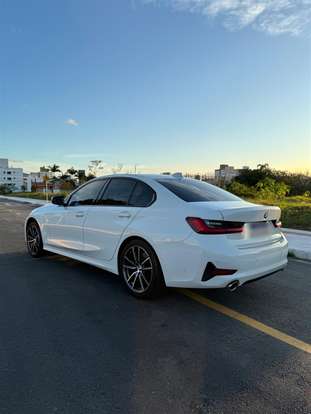 BMW-320i-2020