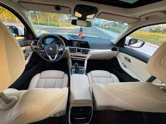 BMW-320i-2020