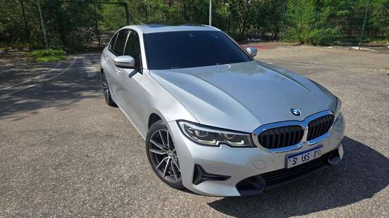BMW-320i-2020