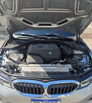 BMW-320i-2020
