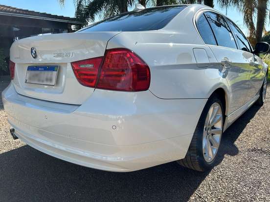 BMW-325i-2011