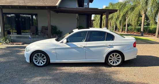 BMW-325i-2011