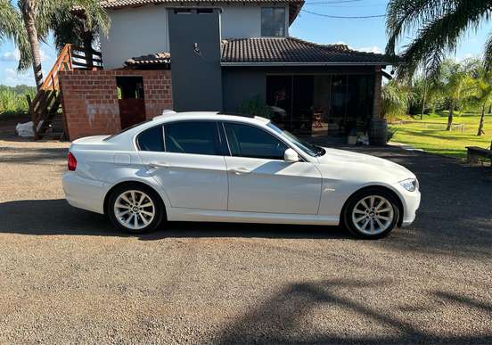 BMW-325i-2011