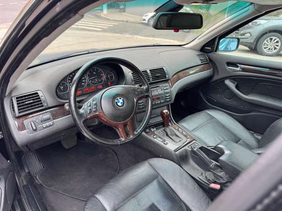 BMW-330i-2001