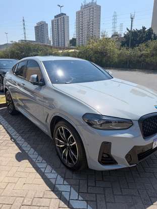 BMW-X4-2022