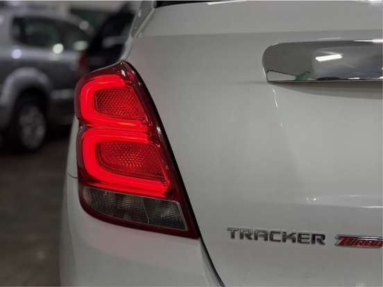 CHEVROLET-TRACKER-2016