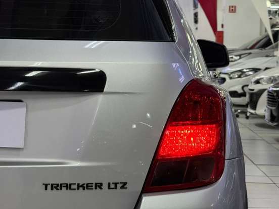 CHEVROLET-TRACKER-2015