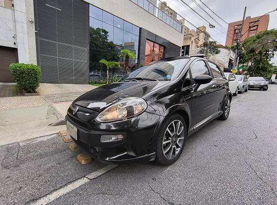 FIAT PUNTO 1.8 BLACKMOTION 16V FLEX 4P AUTOMATIZADO