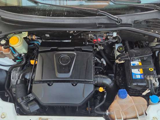 FIAT-PUNTO-1.6 ESSENCE 16V FLEX 4P MANUAL FIAT-PUNTO-2015