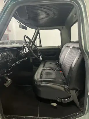 FORD-F-100-1983