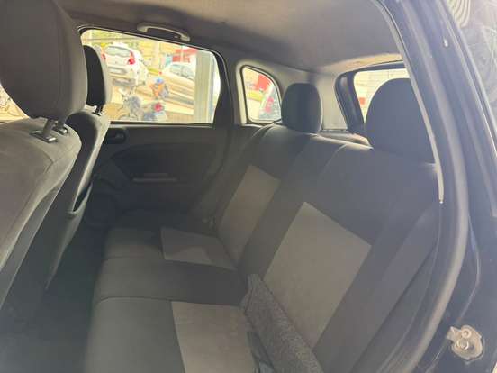 FORD-FIESTA-2010