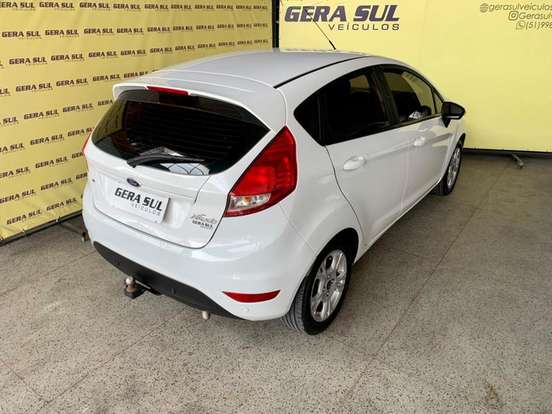 FORD-FIESTA-2015