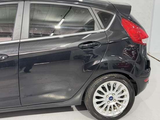 FORD-FIESTA-1.6 TITANIUM HATCH 16V FLEX 4P POWERSHIFT FORD-FIESTA-2015