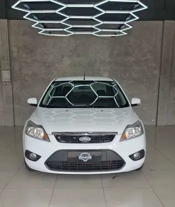 FORD-FOCUS-2012