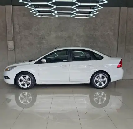 FORD-FOCUS-2012