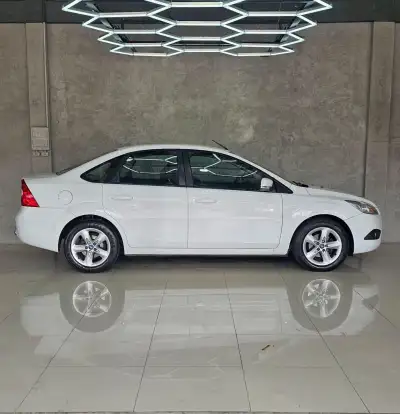 FORD-FOCUS-2012