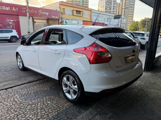 FORD-FOCUS-2014