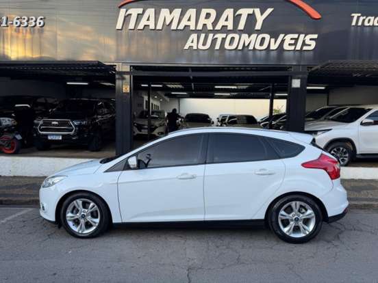 FORD-FOCUS-1.6 SE 16V FLEX 4P POWERSHIFT FORD-FOCUS-2014