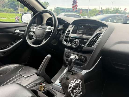 FORD-FOCUS-2015
