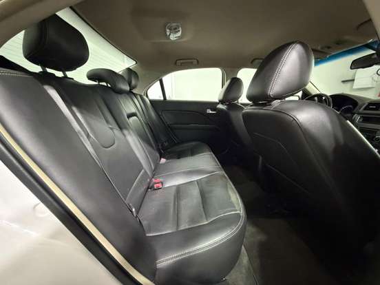 FORD-FUSION-2010