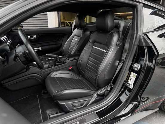 FORD-MUSTANG-2021