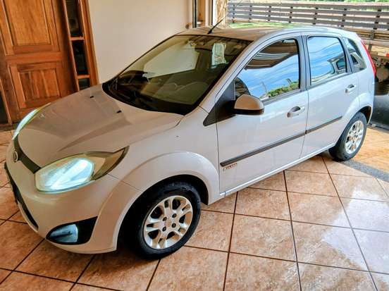FORD-FIESTA-2010