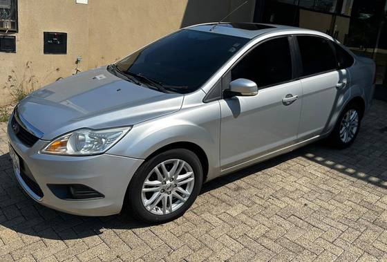 FORD FOCUS 2.0 GHIA SEDAN 16V GASOLINA 4P AUTOMÁTICO