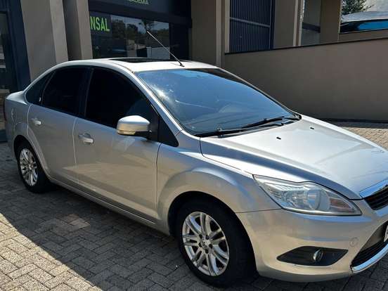 FORD-FOCUS-2.0 GHIA SEDAN 16V GASOLINA 4P AUTOMÁTICO FORD-FOCUS-2009