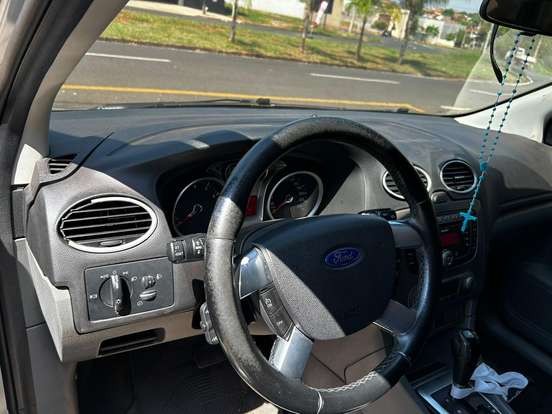 FORD-FOCUS-2009