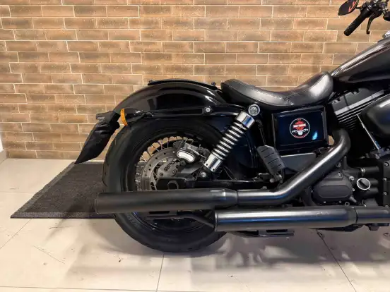 HARLEY-DAVIDSON-DYNA STREET BOB-2015