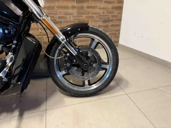 HARLEY-DAVIDSON-V-ROD MUSCLE-2015