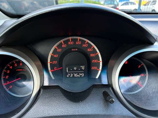 HONDA-FIT-2010