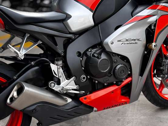 HONDA-CBR 1000RR FIREBLADE HONDA-CBR 1000RR FIREBLADE-2010