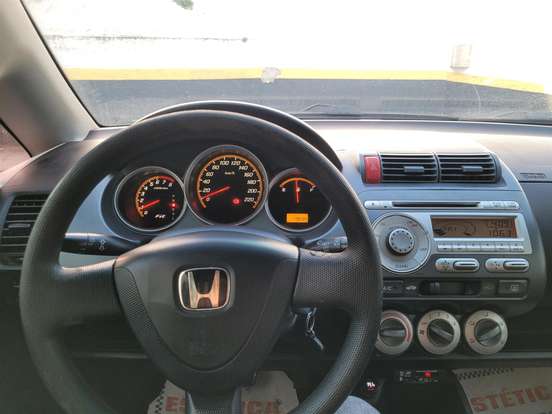 HONDA-FIT-2006