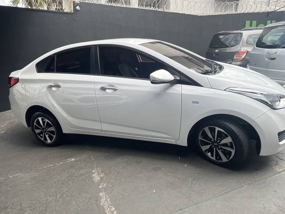 HYUNDAI HB20S 1.6 COMFORT PLUS 16V FLEX 4P AUTOMÁTICO